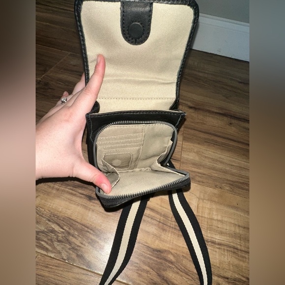 American leather company crossbody with guitar strap - Picture 4 of 4